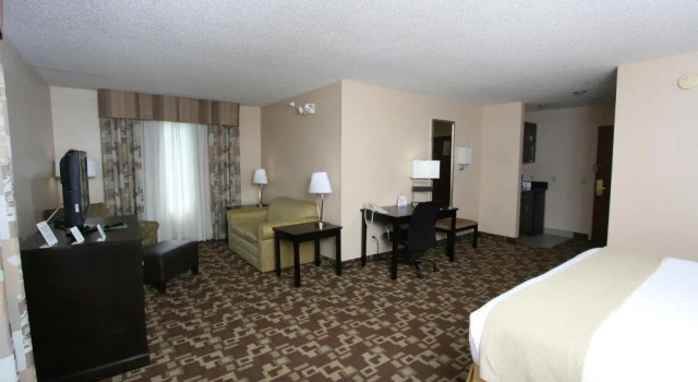 Двухместный люкс Country Inn & Suites by Radisson, Shelby, NC