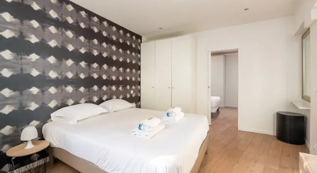 Spacious Apartment With 2 Rooms, Забронировать Апартаменты/квартира Париж Иль-де-Франс, рядом с Лувр — Риволи