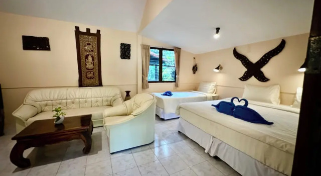 Семейный номер Standard Цокольный этаж c 1 комнатой с балконом и с видом на сад Laguna Beach Club Resort