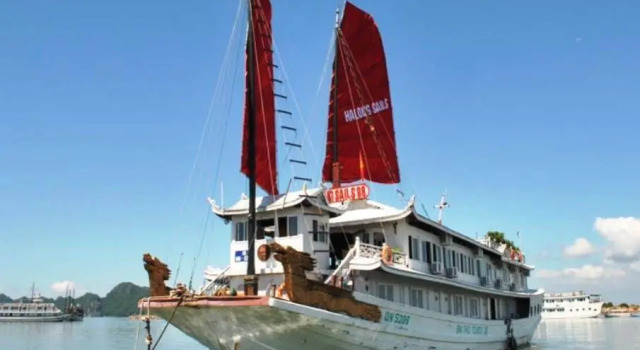 Halong Sails Cruise, Забронировать Отель Отели Халонг с парковкой, Парковка