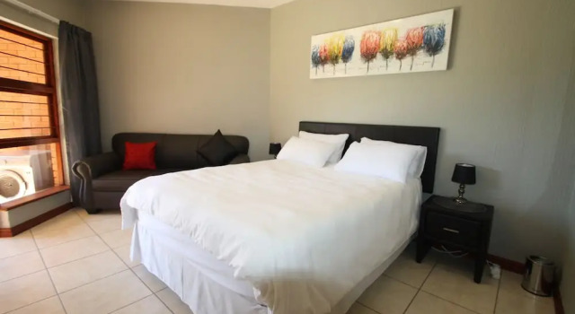Апартаменты Comfort JoziStay @ Savannah Apartments