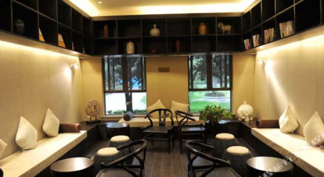 Yangzhou Lvju Kangyang Center Hotel