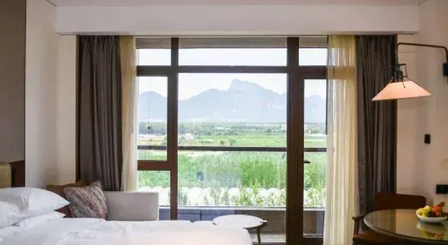 O podwyższonym standardzie pokój Courtyard by Marriott Beijing Yanqing