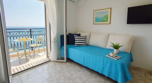 Beachfront Panorama Aprtmnt - Kythira Seafront Gem, Забронировать Апартаменты/квартира Агия-Пелагия Китира, рядом с Порт Агия-Пелагия