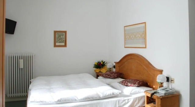 Полулюкс Hotel Oasi