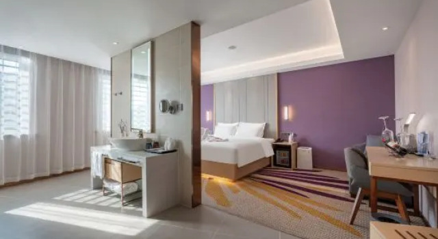 Люкс Deluxe Lavande Hotel(Qingdao Jinshatan Tianmushan Road Metro Station Branch)
