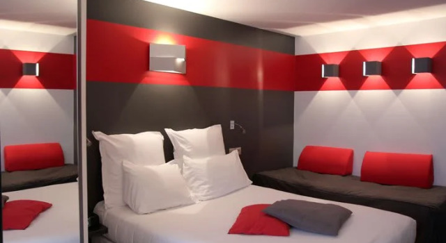 Кровать в общем номере Best Western The Hotel Versailles
