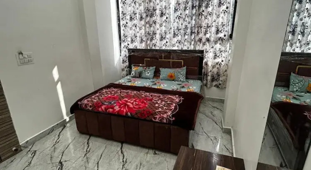 Номер Deluxe Hotel Shri Prabhu Dham Vrindavan