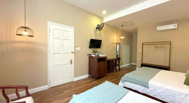 Трёхместный семейный номер Standard с балконом Fullhouse Hoian