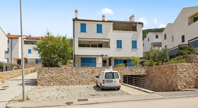 Enchanting Summer Apartment With Sea View, Prenota Appartamento Hotel a Isole Quarnerine con parcheggio, Parcheggio