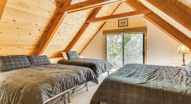4 Mi to White Pines Lake: Quiet Cabin w/ Fire Pit