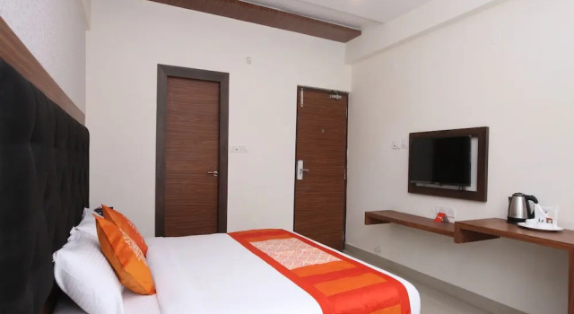 Номер Standard Capital O 14043 Hotel Star Holiday