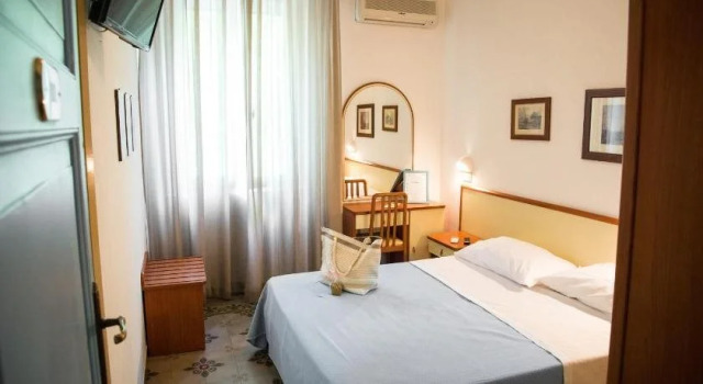 HOTEL VIENNA "Casa di viaggiatori per viaggiatori", Забронировать Отель Червия Ravenna Area