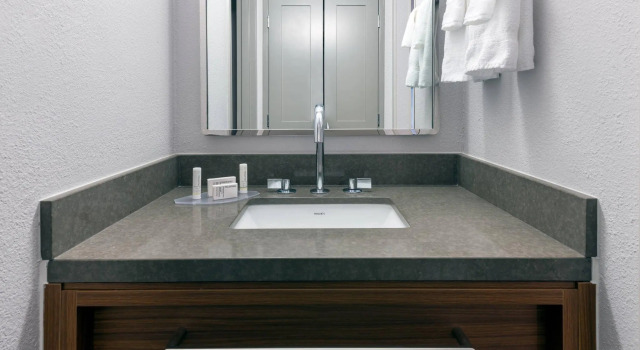 Четырёхместный номер Standard Courtyard Tallahassee North/I-10 Capital Circle