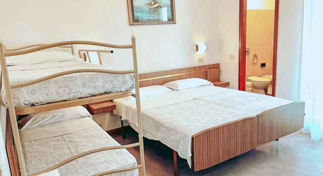 Hotel Sara - 4 Guests Room - n 1, Забронировать Отель Чезенатико Побережье Римини
