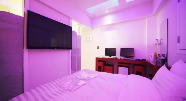Candy Hotel