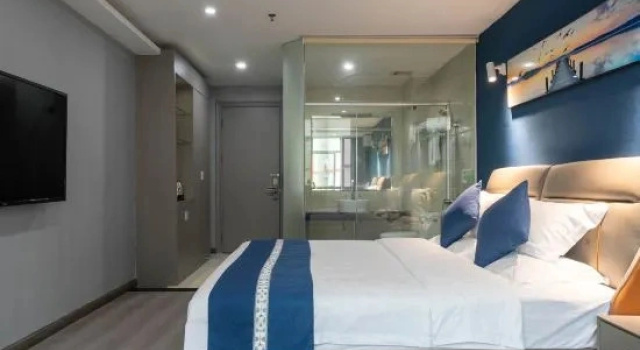 Трёхместный люкс Luxury Haiyi Holiday Hotel