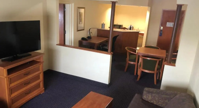 Люкс c 1 комнатой Holiday Inn Express and Suites Fort Lauderdale Airport West by IHG