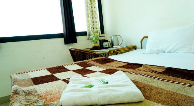 Hotel Hitam, Rezervovat Hotel Rišikéš Uttarakhand