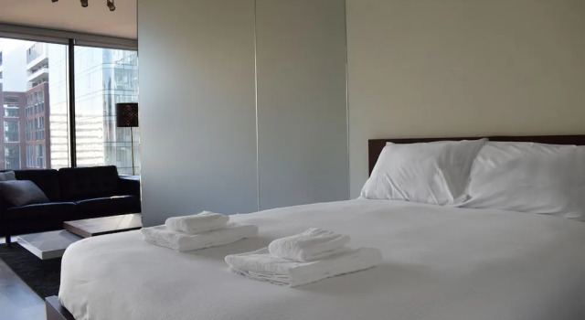 Modern Downtown Studio in High Rise, Varaa Hotelli Toronto 