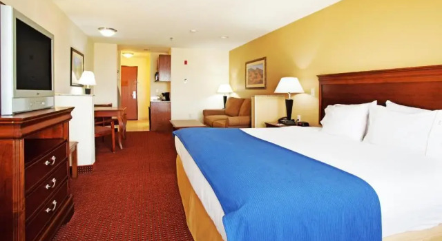 Номер Deluxe Holiday Inn Express Hotel & Suites Tooele by IHG