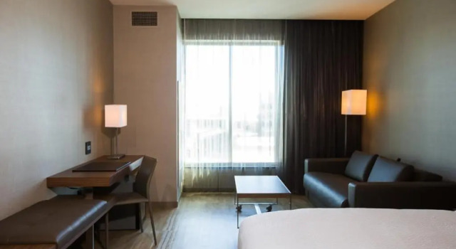 Номер Standard AC Hotel by Marriott Cincinnati at Liberty Center