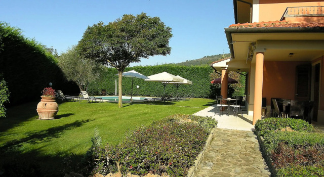 Villa in Tuscany With Private Pool & Views