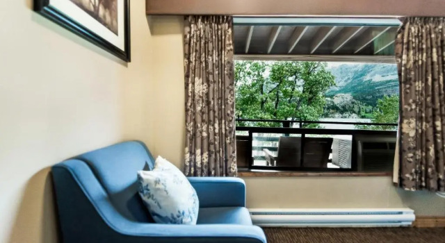 Четырёхместный номер Standard с видом на озеро Bayshore Inn & Spa