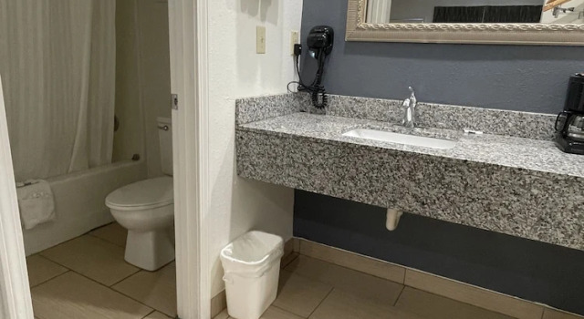 Четырёхместный номер Deluxe Sallisaw Inn