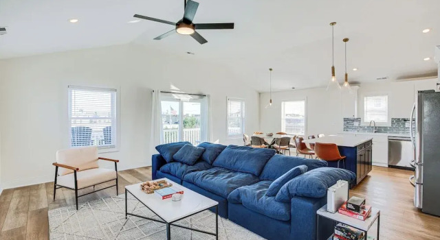 Апартаменты с 4 комнатами с балконом Spacious Wildwood Condo: Walk to Beach!