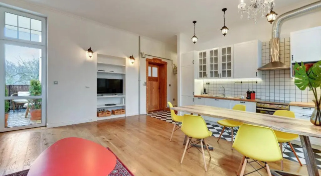 Апартаменты Deluxe Lion Apartments - Family Stay