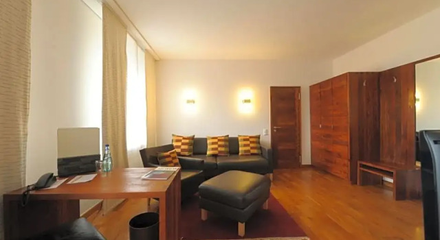 Полулюкс Hotel Nassauer Hof