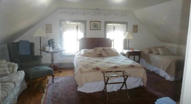 Lilly Pad, Book Guesthouse Cedarburg Wisconsin
