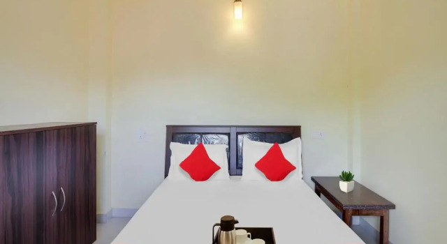OYO Flagship 70262 Hotel River Wood, Rezerwuj Hotel Morjim North Goa