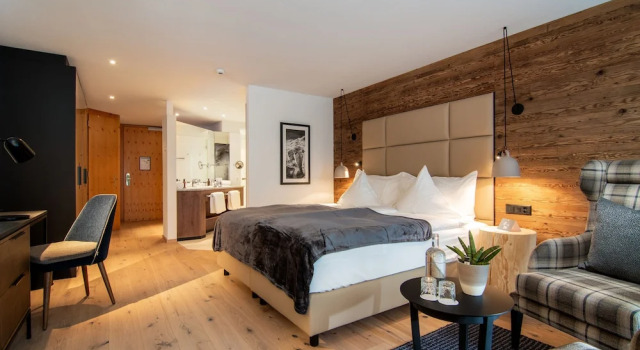 Двухместный номер Superior с балконом Walliserhof Grand-Hotel & Spa Relais & Châteaux