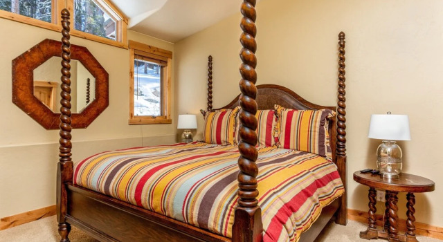 New Listing! Upscale W/ Private Hot Tub 5 Bedroom Townhouse