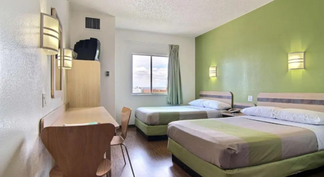 Четырёхместный номер Standard Motel 6-Albuquerque, NM - North