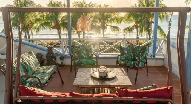 Коттедж с 3 комнатами Banyan Beach House Villa
