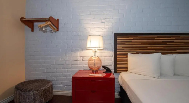 Двухместный номер Deluxe с балконом Hollywood Downtowner Inn