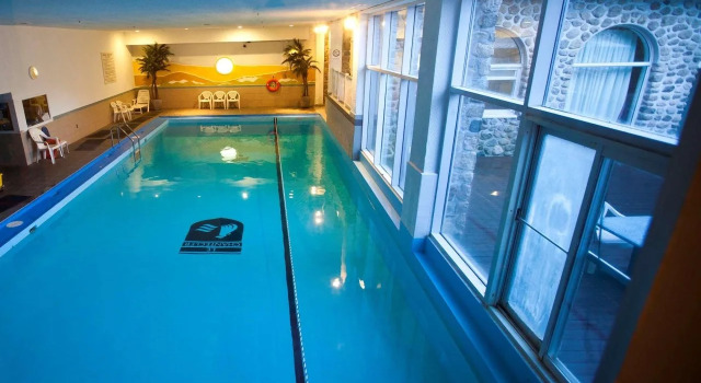 Hôtel Le Chantecler, Book Hotel Hoteller i Sainte-Adele med pool, Swimmingpool
