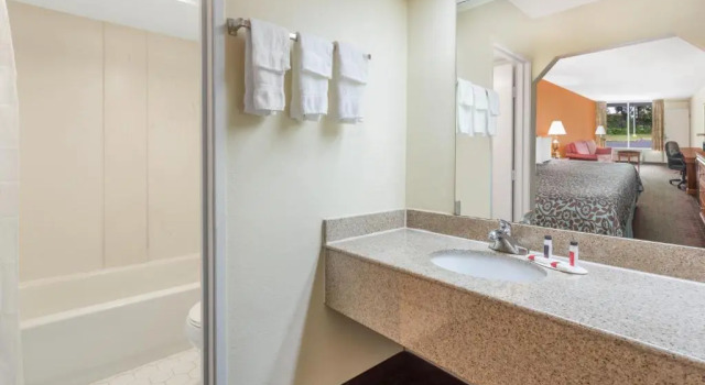 Номер Standard Days Inn by Wyndham Orangeburg South