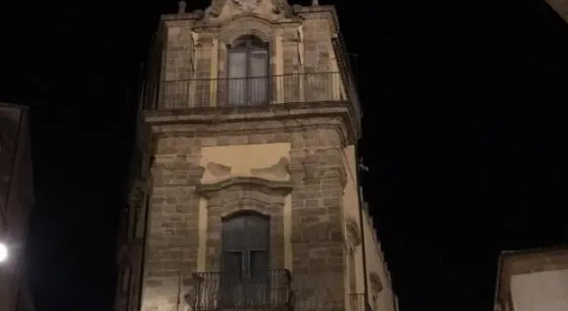 Palazzo SantElia, Забронировать Отель Отели Кальтаджироне с парковкой, Парковка