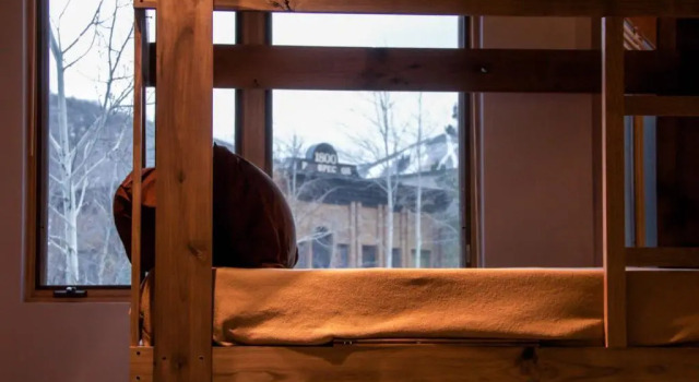 Кровать в общем номере Park City Hostel