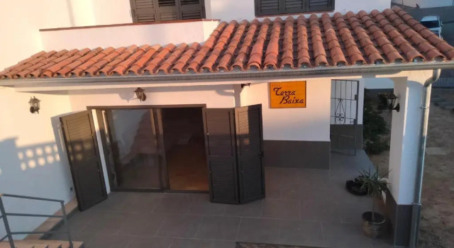 Коттедж с 3 комнатами HOUSE APARTMENT LESCALA