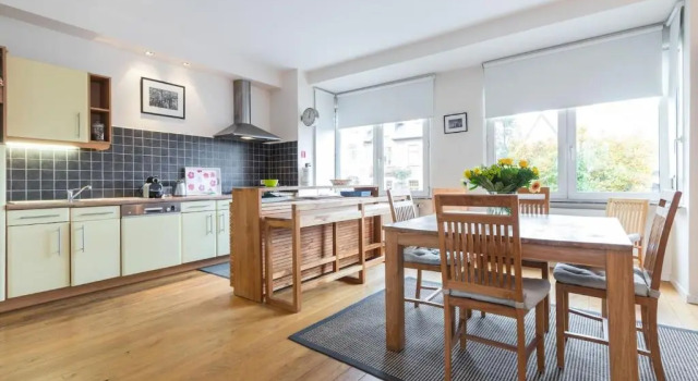 Fantastic Large House, Prenota Hotel Hotel a Flanders con parcheggio, Parcheggio