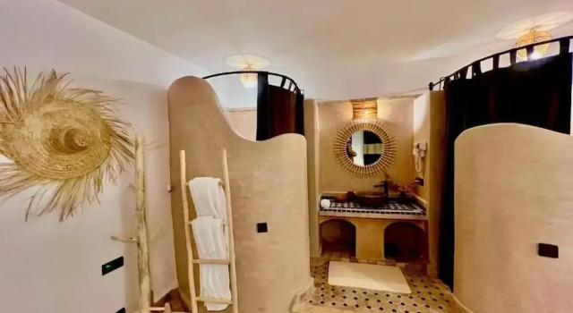 Четырёхместный номер Deluxe с видом на бассейн Riad Sahara Stars Dades