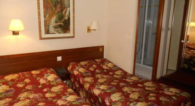 Auberge de Mazayes, Prenota Ostello Ostelli a Alvernia, Ostello