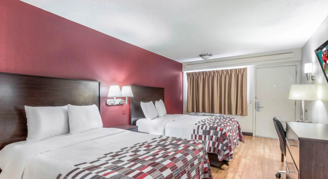 Четырёхместный номер Deluxe Red Roof Inn Columbia, MO