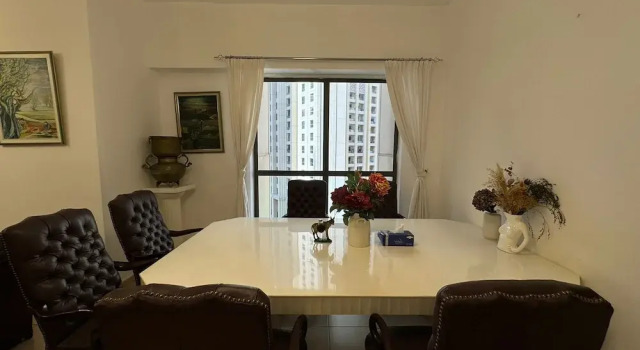 Кровать в общем номере с балконом и рядом с пляжем Sadaf 2 JBR Bedspace
