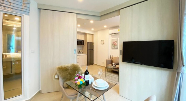 Great Location 1 bedroom Condo D614